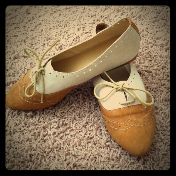 Tan and cream oxford flats