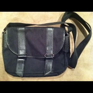 Authentic Gucci messenger bag