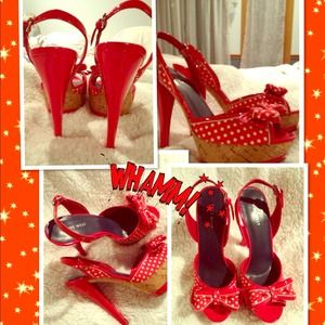 ❤❤HOLD TIL TUESDAY💜💜Bright red high heels!!