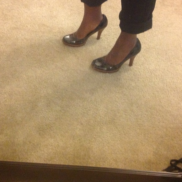 Black Steve Madden pumps. Size 6M - Picture 2 of 4