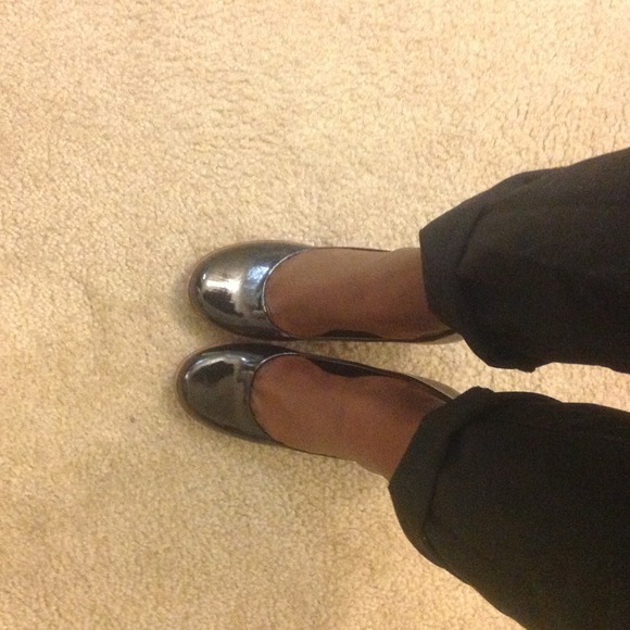 Black Steve Madden pumps. Size 6M - Picture 4 of 4