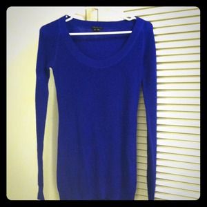 Never worn Theory merino wool sweater size P!