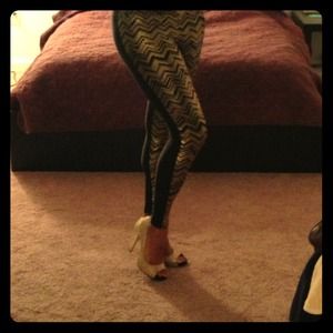 Gold chevron/black leggings