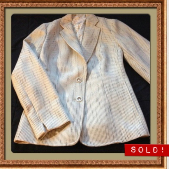 Garfield&Marks-size 2- white w/black lines blazer