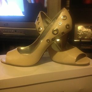 New in box Cream/ivory Sexy peep toe sandals