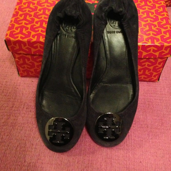 Tory Burch Navy Ballet Flats - Nearly New w/ Box! - Picture 3 of 4