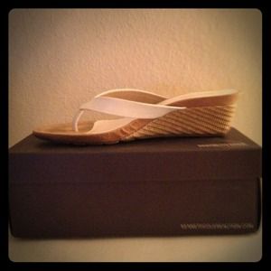 Kenneth Cole Reaction White Sandals