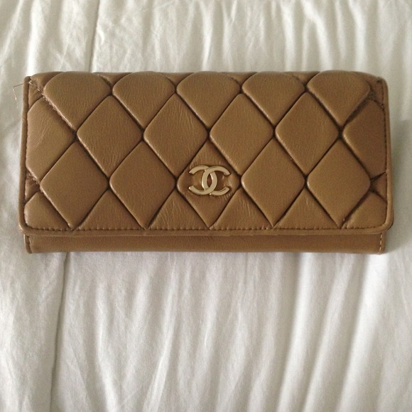 Quilted leather wallet in brown