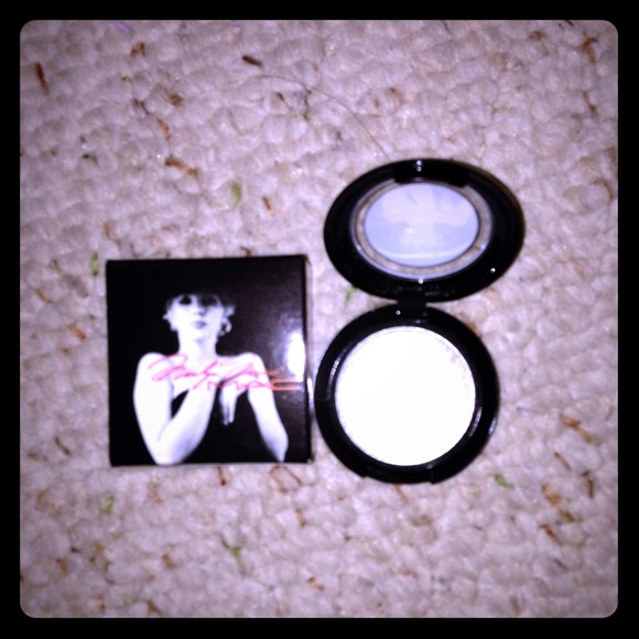 Mac Marilyn Monroe eyeshadow