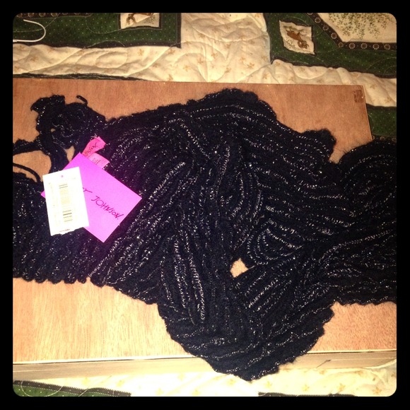 Betsy Johnson scarf!! - Picture 1 of 2