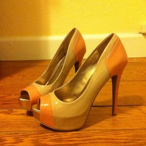 Gorge BCBG Peep Toe Heels