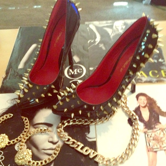 🎀Host Pick 🎀! Black Spiked heels