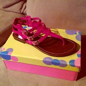 New in box Soda Promise Sandal in Fuchsia