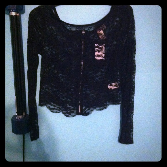 Laced top - Picture 1 of 3