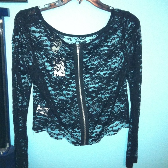 Laced top - Picture 2 of 3