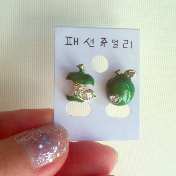 ✴️ FREE ✴️ with any other purchase! 🍏Green Apple Earrings! 💋 Korean style! ✨