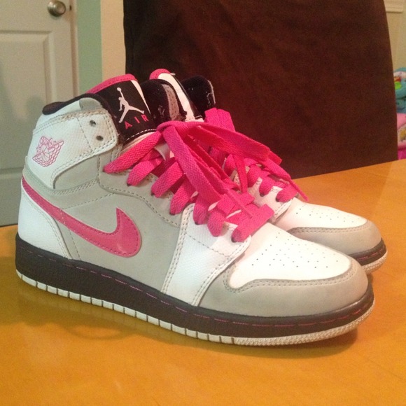❌SOLD IN BUNDLE❌Retro 1 High White/Vivid Pink