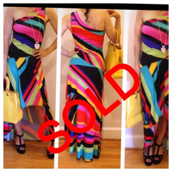 Dresses & Skirts - HOST PICK Stunning dress SALE WAS 60.00 now 30.00