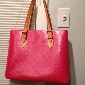 Pink vernis Louis Vuitton handbag