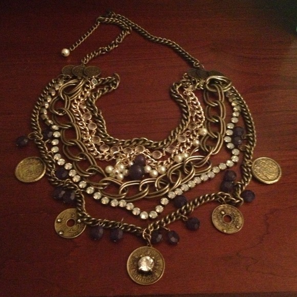 Chico's old century bib necklace