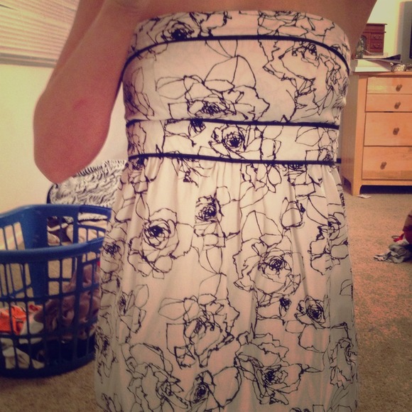 SOLD!! Floral print shirt - Picture 1 of 3
