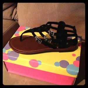 New in box Soda Promise Sandal in Black