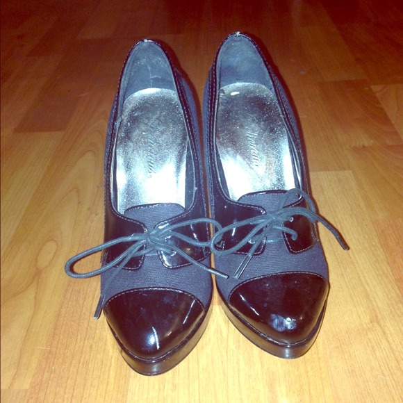 💜Black Lace-Up Booties✨