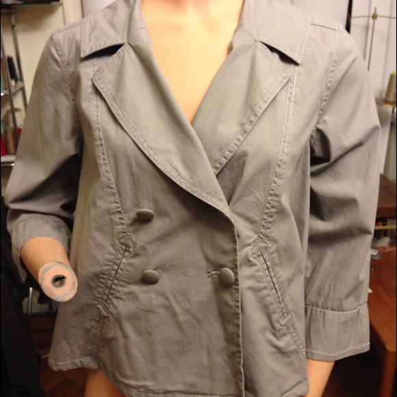 SOLD!! Cute 3/4 sleeve coat gray