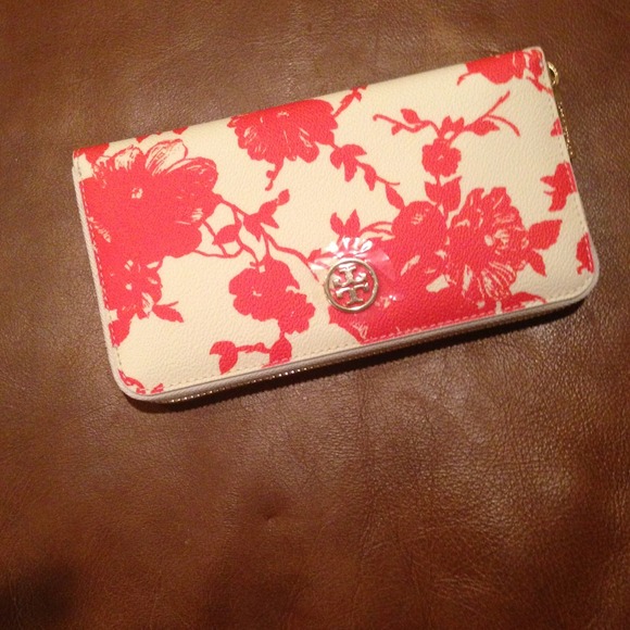 Tory burch wallet