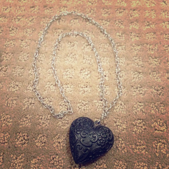 Baroque Style Heart Necklace