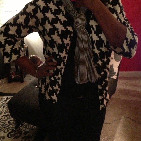 ❗SOLD❗bundled Houndstooth Cardigan