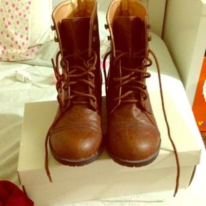 Soda combat boots