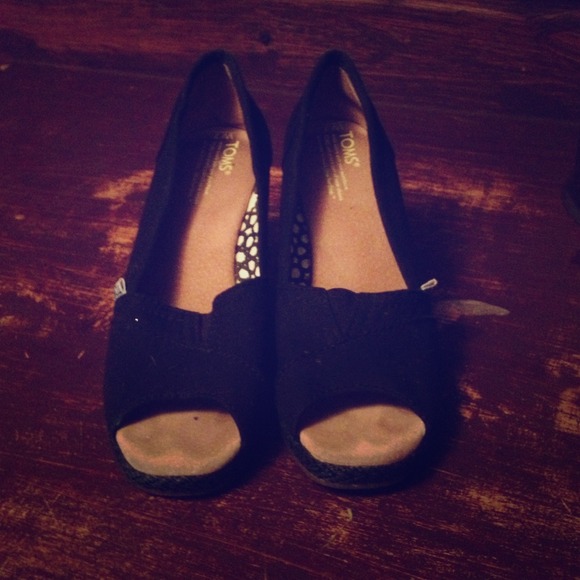 Black TOMS wedges