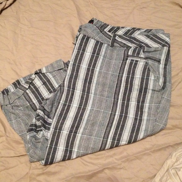 Torrid size 22 capris