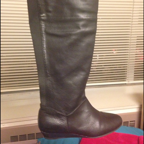 REDUCED! Knee high black boots size 7