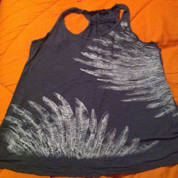 🎀TRADED🎀 Cute feather tank