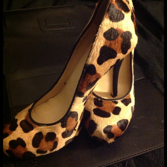 leopard shoes PRICE DROP Now 35 - Picture 2 of 3