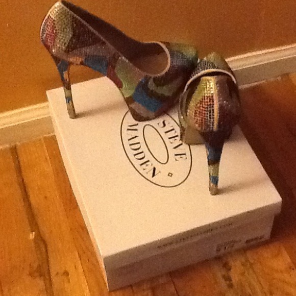 Steve Madden Shoes - Steve Madden Dyvinal multi color pump