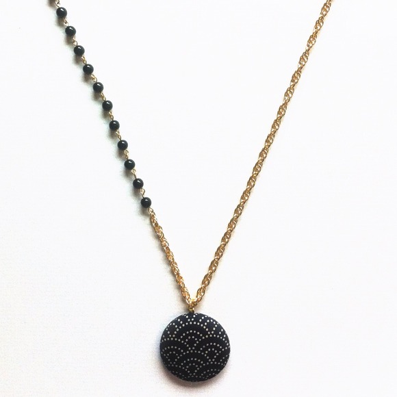 Scallop Waves Asymmetrical Pearl Necklace