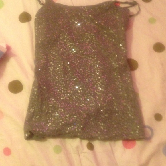 Cute grey top with built in bra.