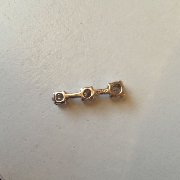 14k diamond three stone pendant. 1/2 cttw. - Picture 2 of 2