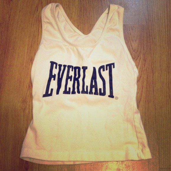 Everlast athletic sports tank w/ built in bra.