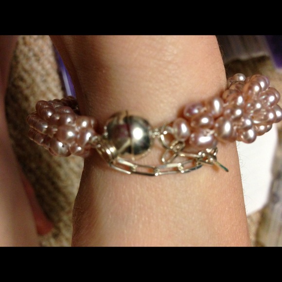 🎉host pick!🎉Pink cluster pearl bracelet - Picture 2 of 2