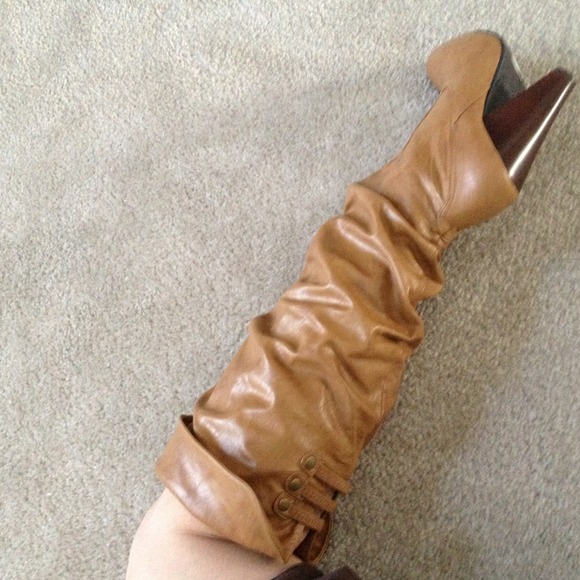 Boots!!! Brand new pair of knee high beige boots - Picture 4 of 4