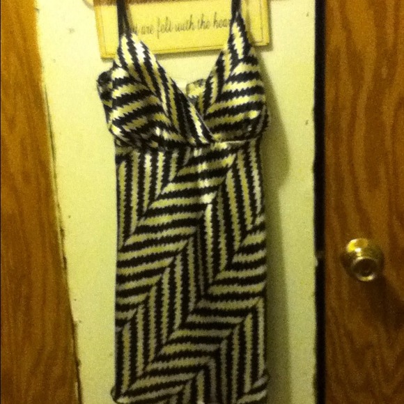 STOP BY MY CLOSET - Picture 2 of 3