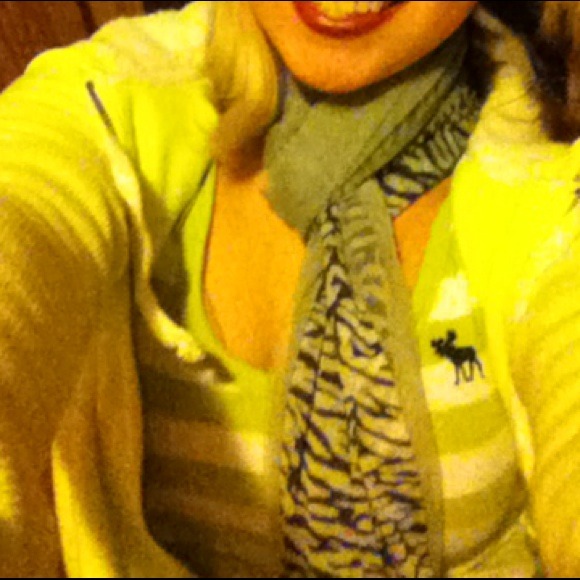 STOP BY MY CLOSET - Picture 3 of 3