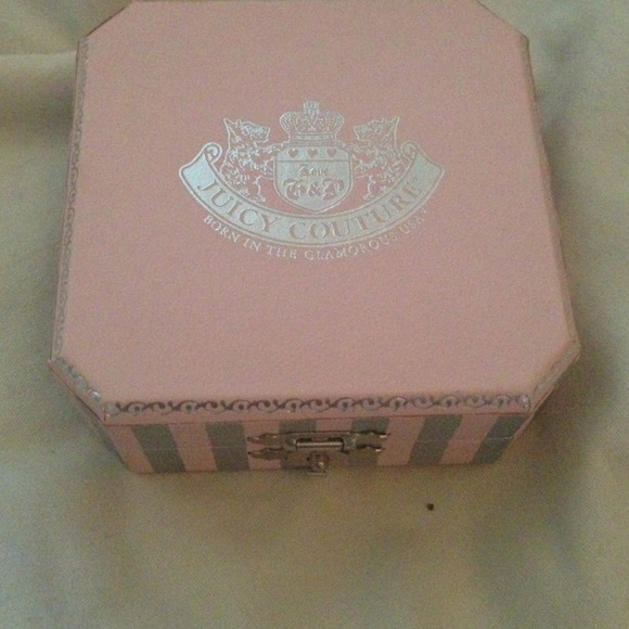 Juicy couture necklace (reduced) - Picture 2 of 4