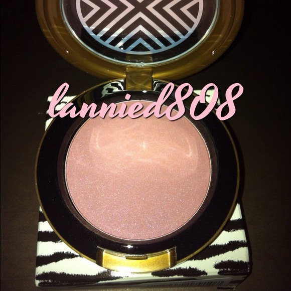 🚫SOLD🚫New MAC Beauty Powder Blush "On A Mission"