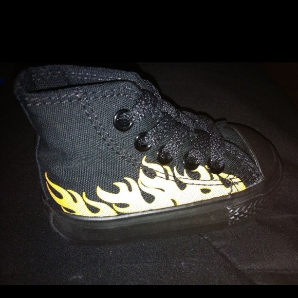 SOLD !!! Toddlers boy/girls converse all star shoe