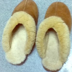 RESERVED FOR @xotingtingxoUgg slides!